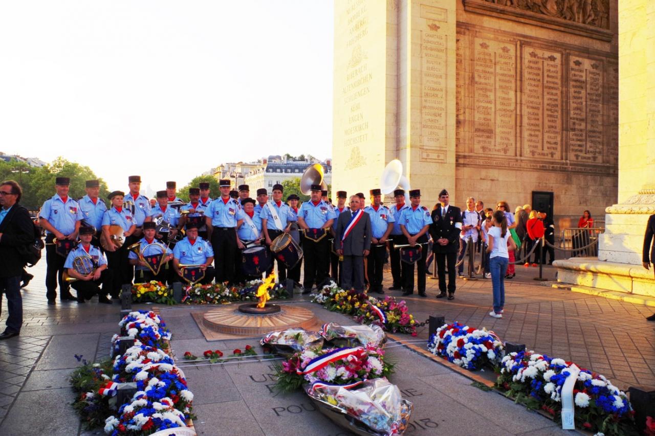 Ravivage de la flamme du soldat inconnu